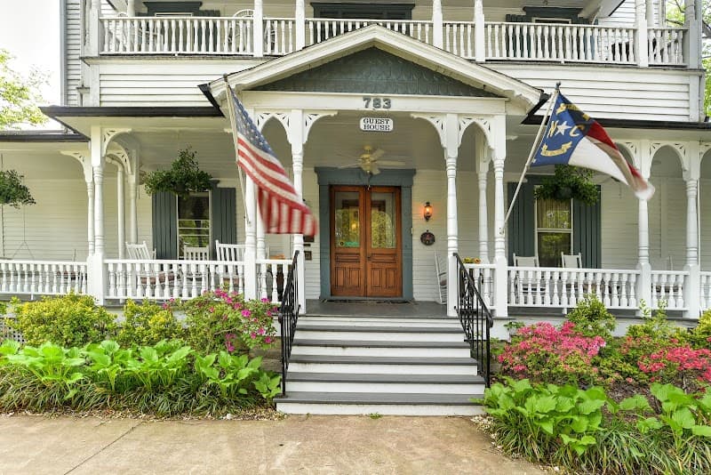 Folláine Hendersonville photo