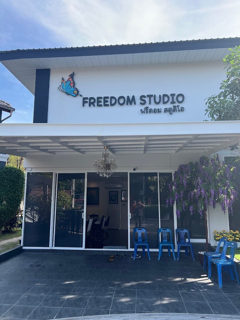 Freedom studio Ulitsa Kaslinskaya photo