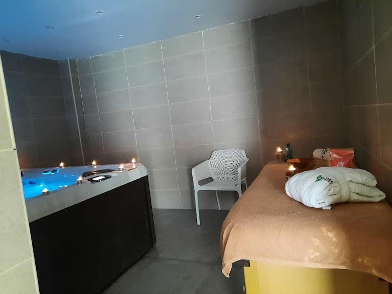 Friends Beauty salon and spa left beside Mirage Bay Resort photo