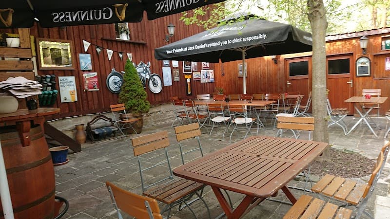 Garagenpub zum Glodenen Auerhahn Hildburghausen photo