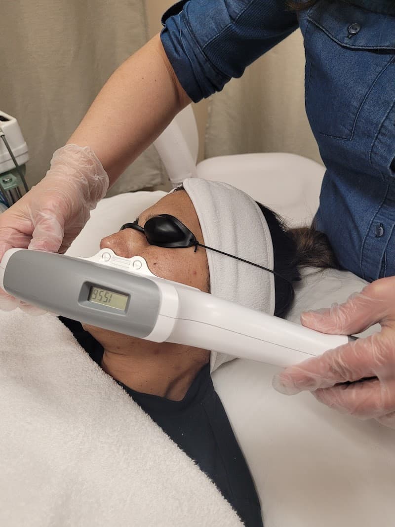 Giselle Eshetic & Beauty Hudson photo