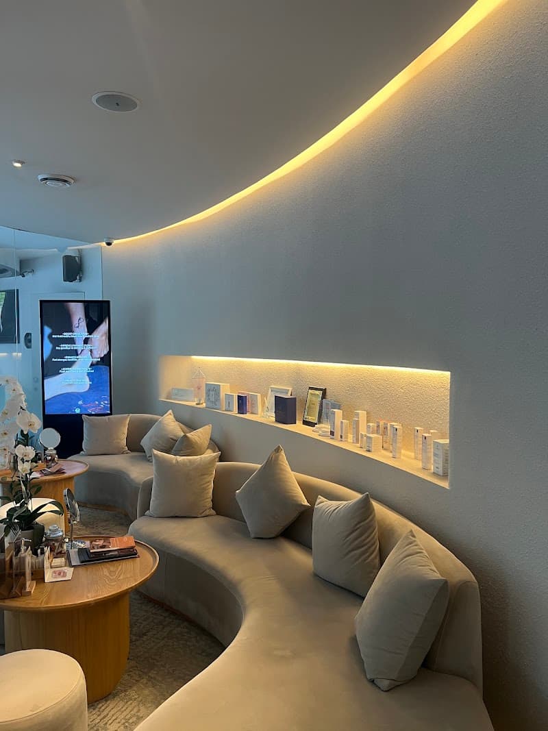 Glow Inc. Wellness Quận 3 photo