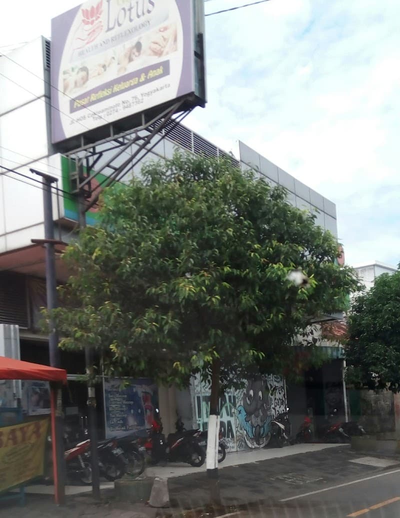 Golden Lotus Pusat Refleksi Keluarga Yogyakarta photo