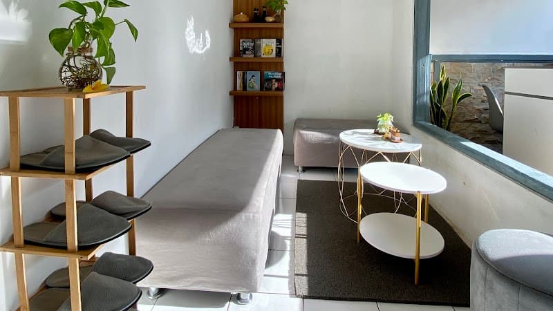 Healing Hut - Massage Center & Family Spa Yogyakarta photo