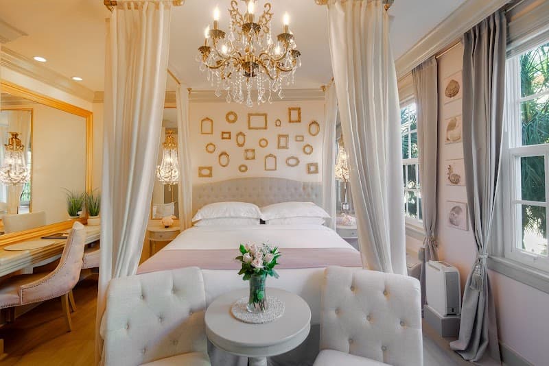 Hemingway Suites Palm Beach photo