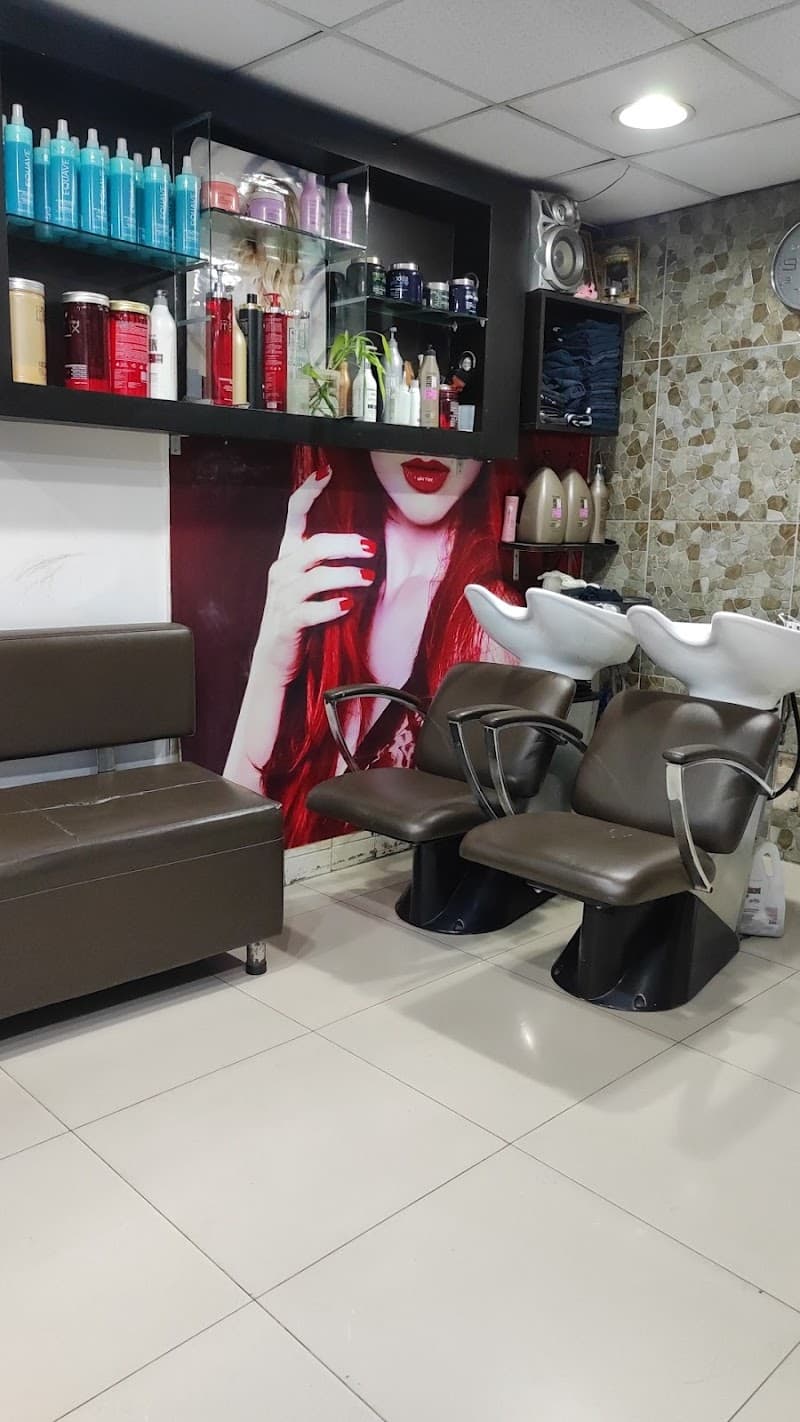 HILDA Saloon Lima photo