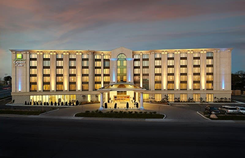 Holiday Inn & Suites Montreal Airport by IHG photo