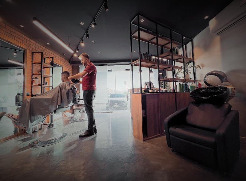 Home mens salon and massage Manama photo