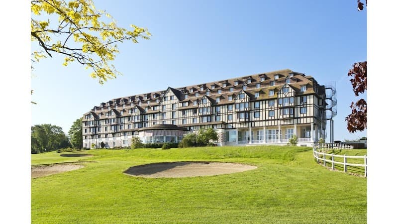 Hôtel Barrière L'Hôtel du Golf Deauville photo