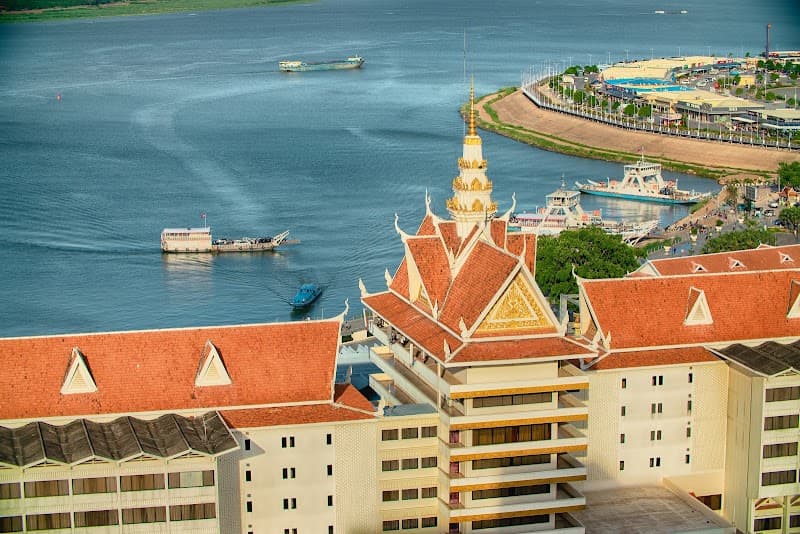 Hotel Cambodiana Phnom Penh photo