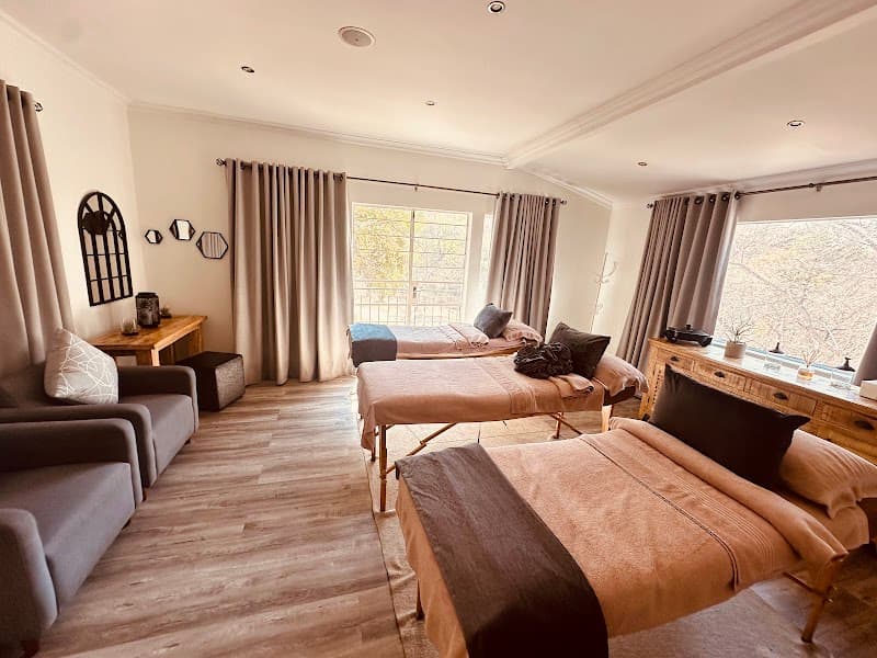 Hunters Rest Day Spa Maanhaarrand photo