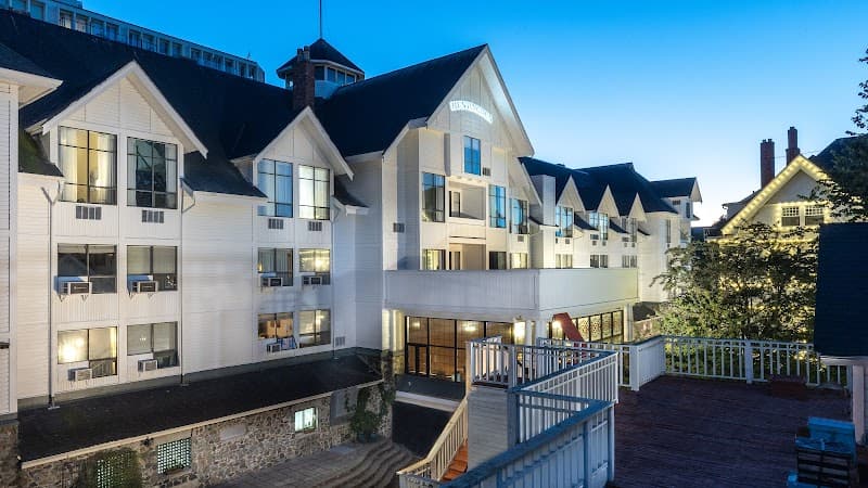 Huntingdon Hotel & Suites Victoria photo