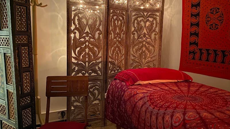 Indian Massage - Orange 84 photo
