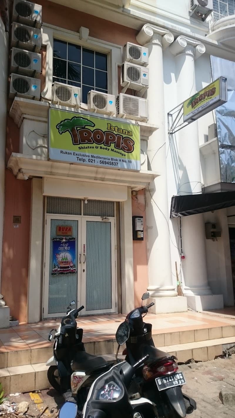 Istana Tropis Jakarta Utara photo