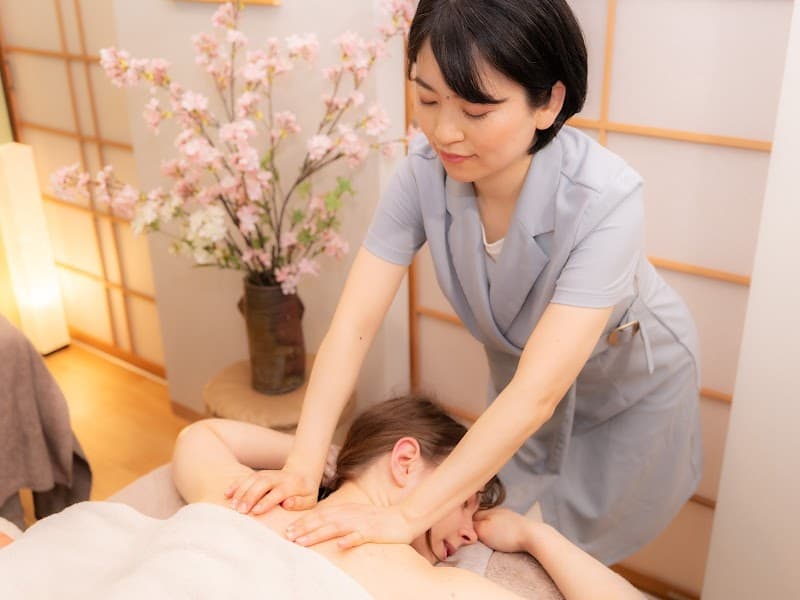 Japanese Aromatherapy massage salon Ranka Tokyo photo