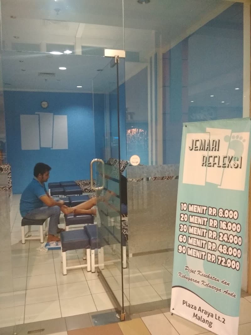 Jemari Refleksi plaza araya malang Malang photo