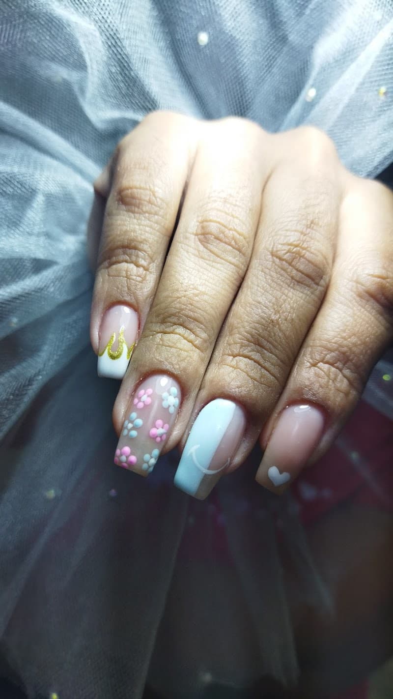Jessica Rojas nails Barcelona photo