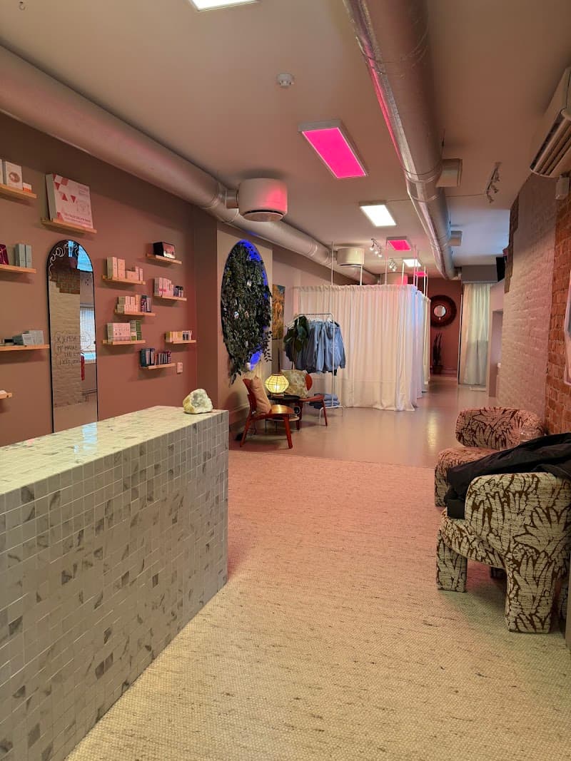 Karl Johan Hud & Kroppspleie Oslo photo