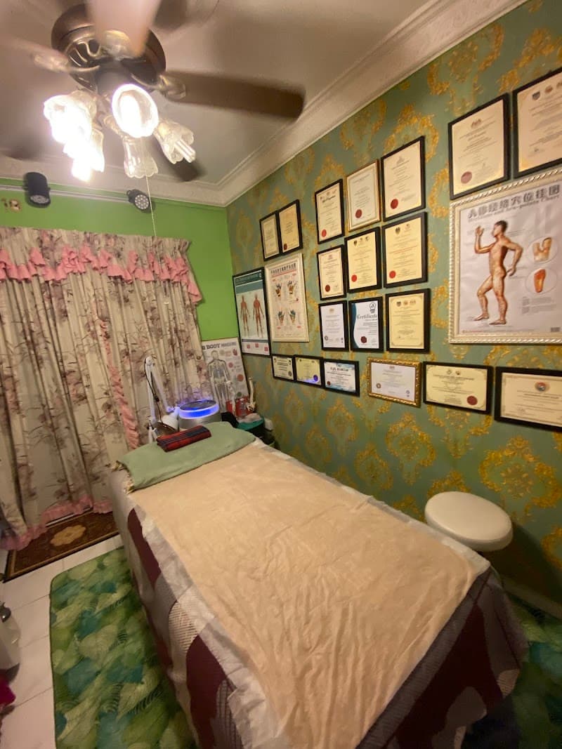 Kedai Urut Pak Maun Shah Alam photo