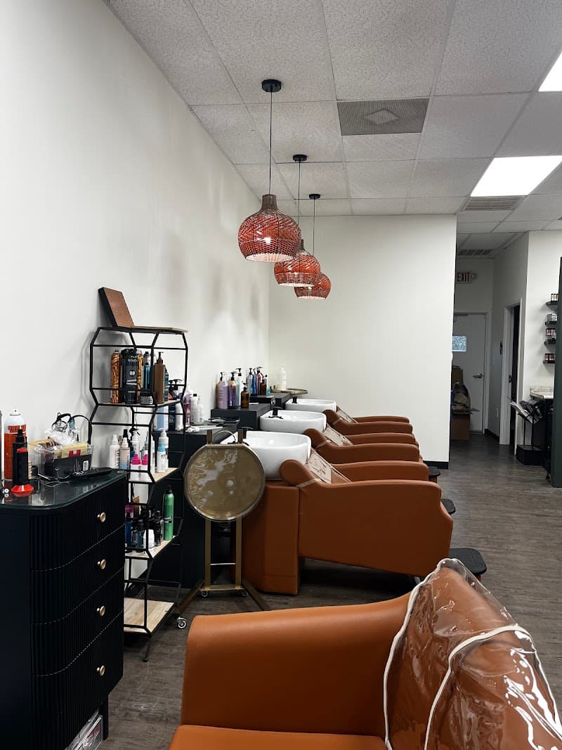 Khavoni's Mane Studio & Spa Midlothian photo