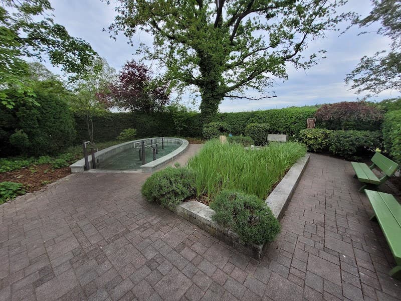 Kneipp-Tretbecken am Festspielhaus Bayreuth photo