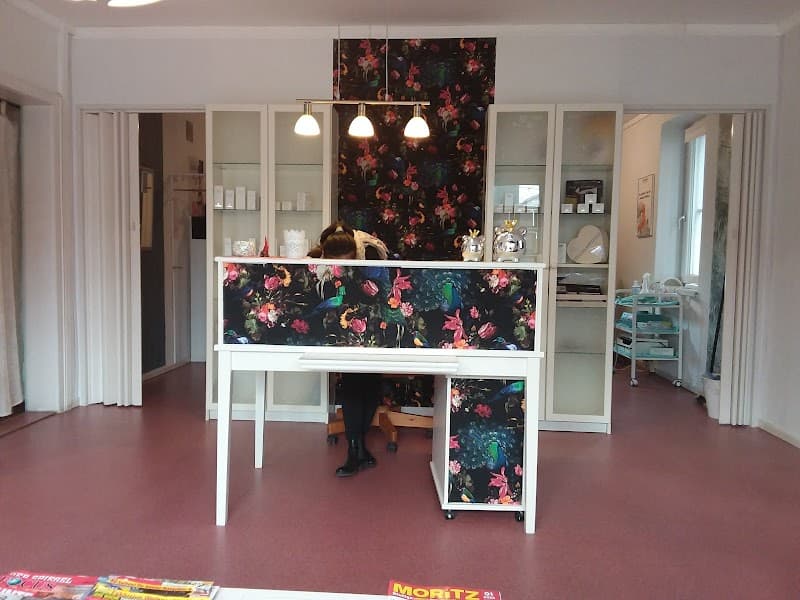 Stuttgart kosmetikstudio_hautnah_wangen photo
