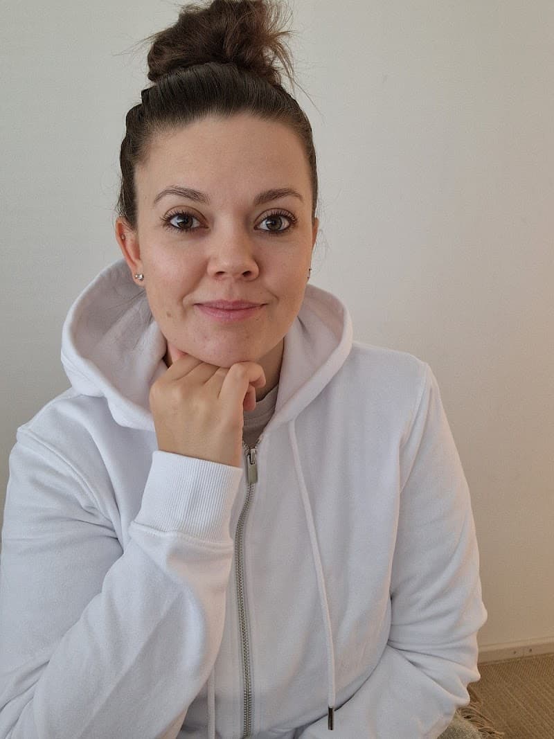 Koulutettu hieroja Niina Salu Kouvola photo