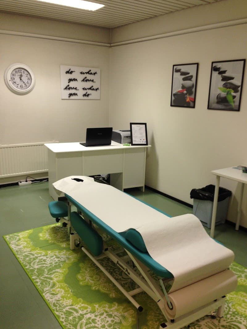 Koulutettu hieroja Satu Hytönen Jyväskylä photo