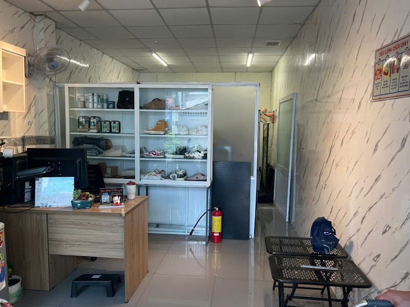 LAD - Vệ sinh, sửa chữa giày , túi xách Quận 11 photo