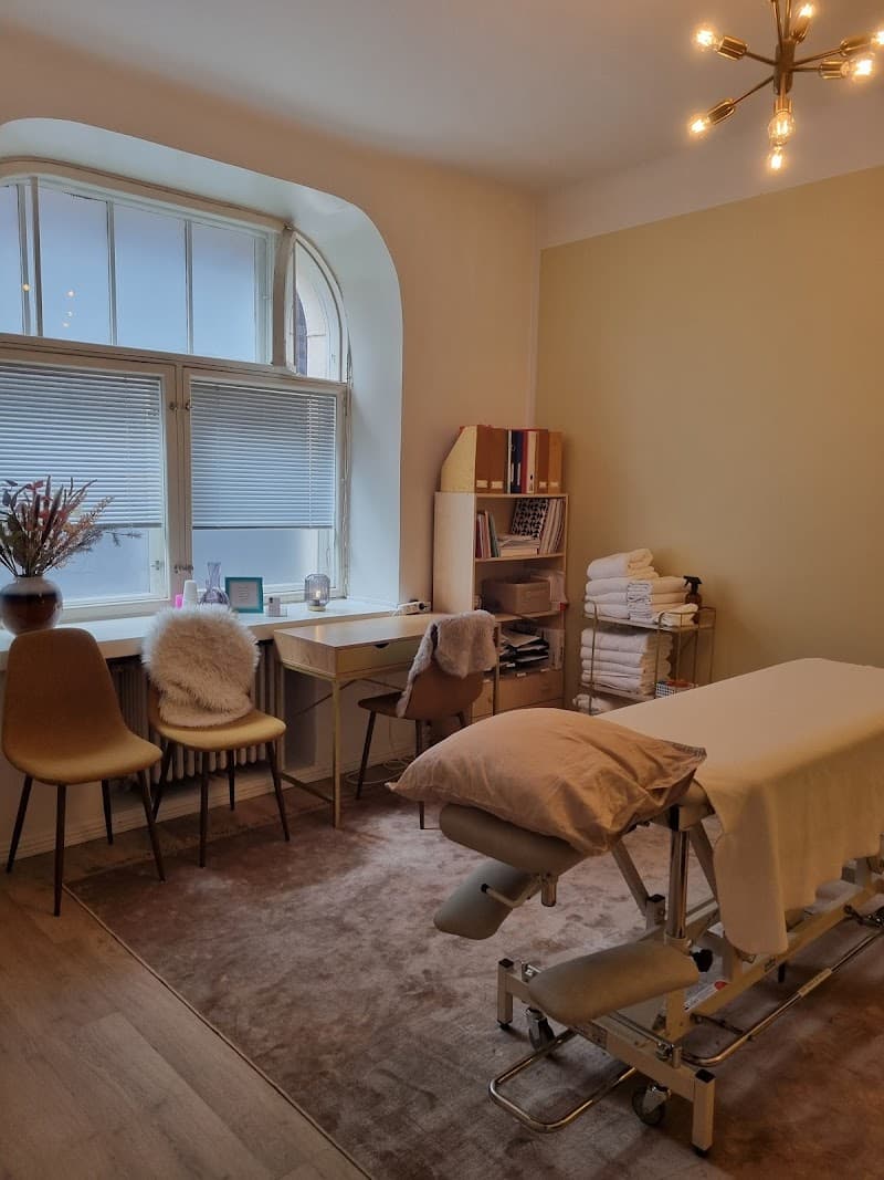 Laura Koskinen - Osteopatia ja kraniosakraaliterapia Helsinki photo