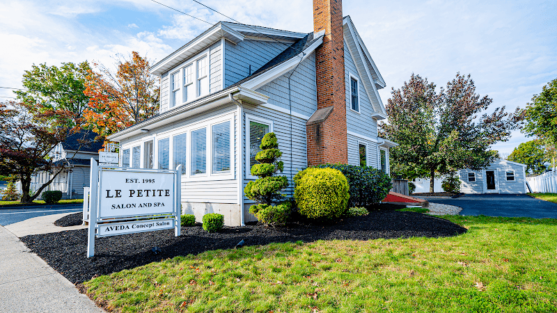 Le Petite Salon And Spa North Haven photo