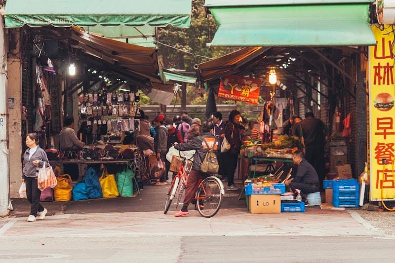 Liangfu Mars Vegetable Market New Taipei City photo