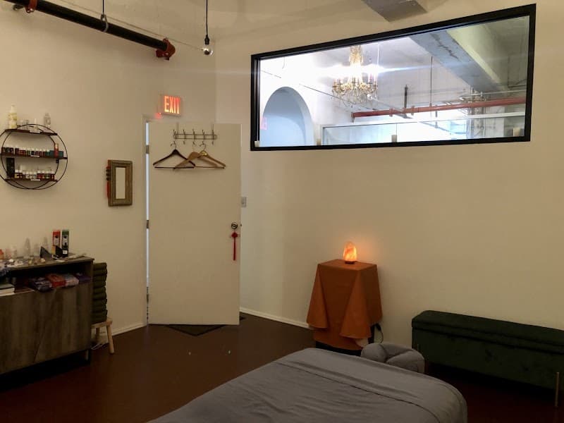 Lindai's Bodywork New York photo