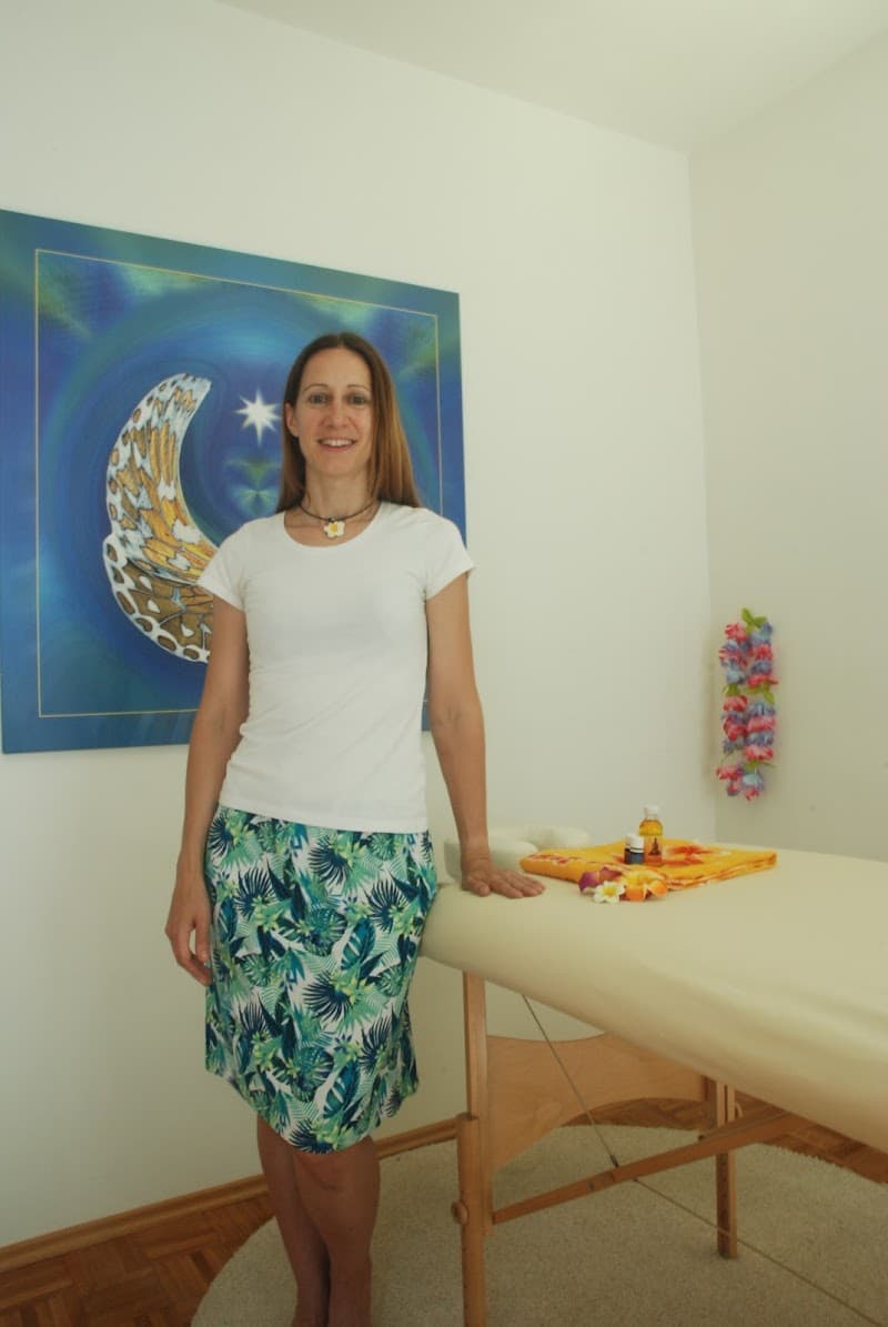 Lomi Lomi Nui Massage für Frauen - Martina Wegl Graz photo