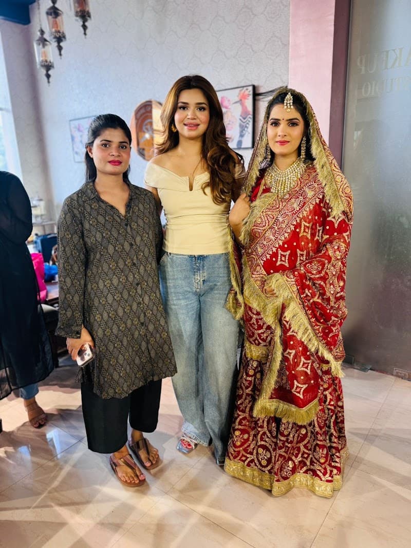 Loreal Bond and Bliss Lucknow photo