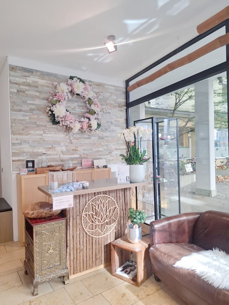 Lotus Blüte Fernöstliches Massagestudio München photo