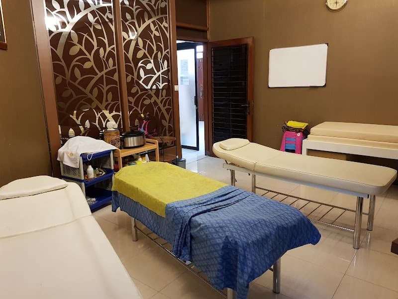 Lotus Salon Spa and Beauty Course Semarang Kota photo