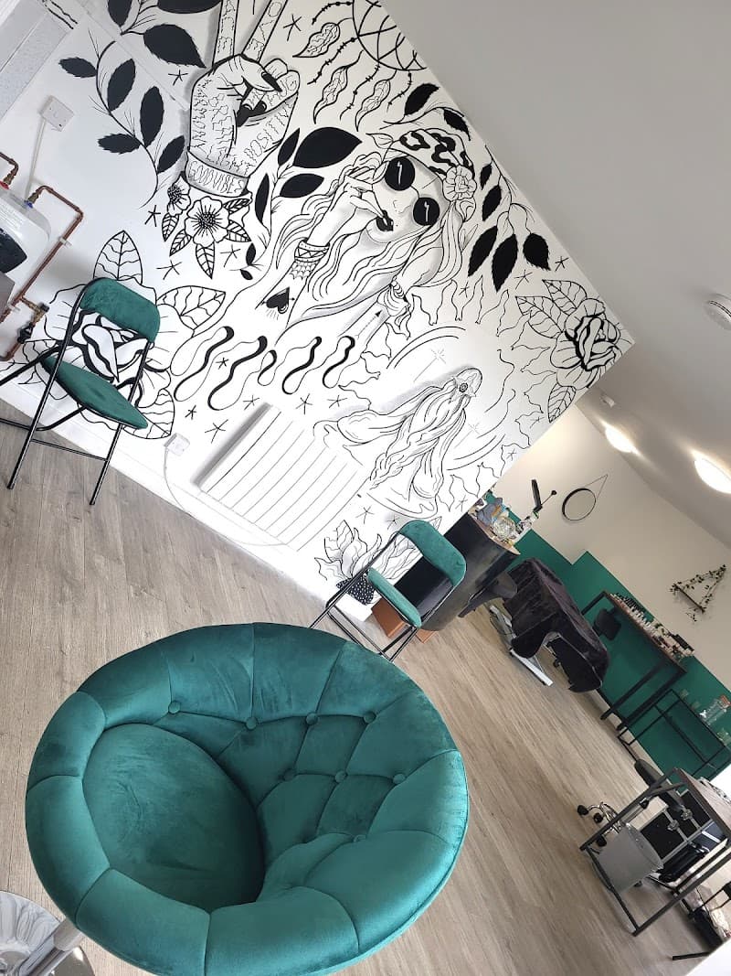 Lou's - Beauty Page Dundee photo