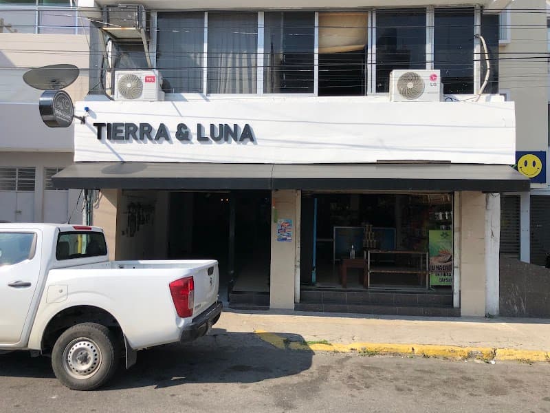 Lunula Villahermosa photo