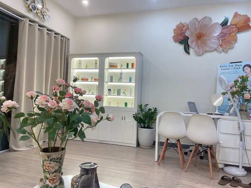 Lyn Beauty cơ sở Trung Kính Quận Cầu Giấy photo