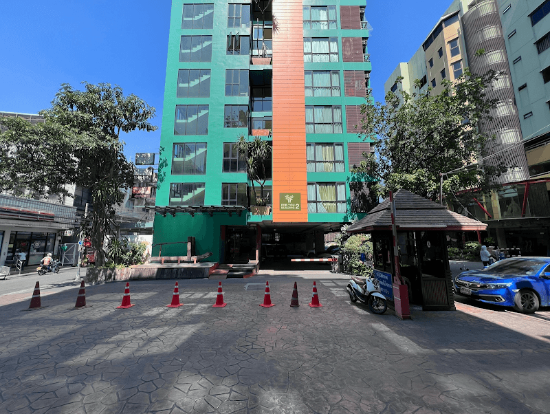 Male Masseur JJ Soi Inthamara 9, Saphan Khwai, Bangkok photo