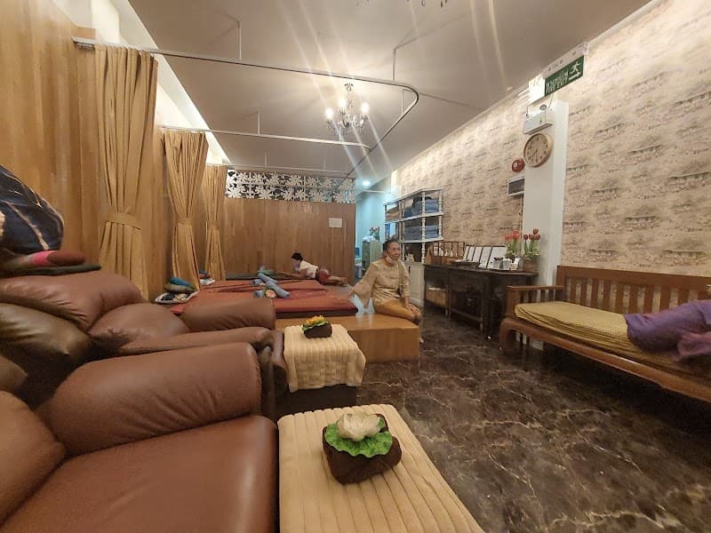 Maneechan Massage Oil - Maneechan Kae Dam photo