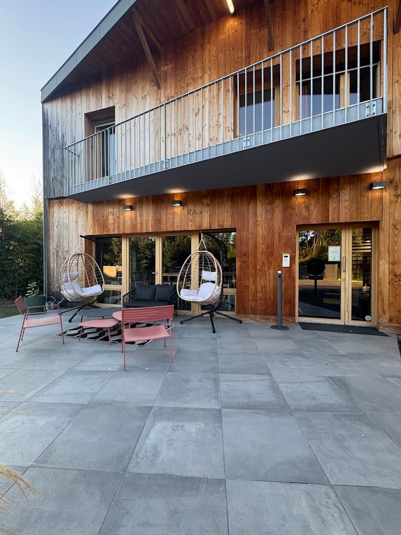 Marie Facialiste et Formatrice Massages bien être au Comptoir Beauté Bordeaux photo