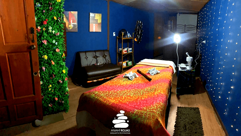 Masajista Profesional Anahi Rojas Santa Ana photo