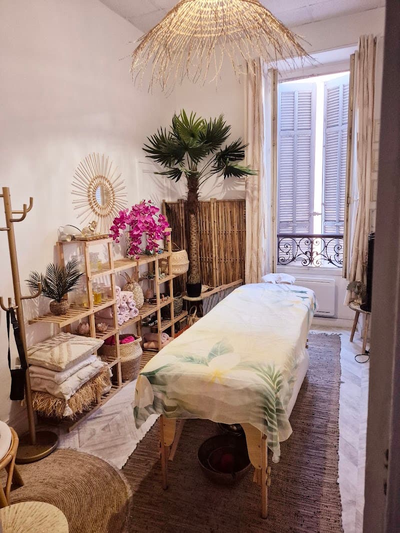 Massage bien-être californien et suédois Laurina Beauty marseille Marseille photo