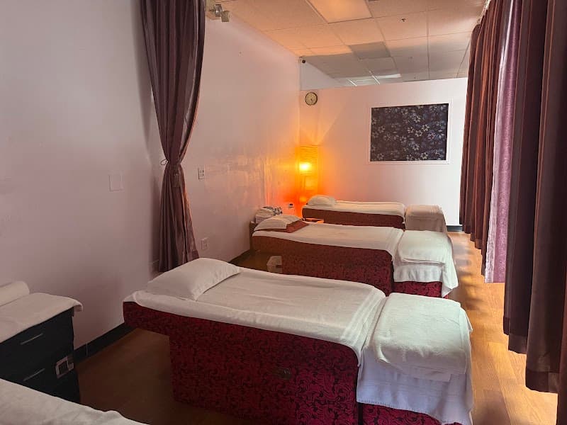 Massage Lily Winfield photo