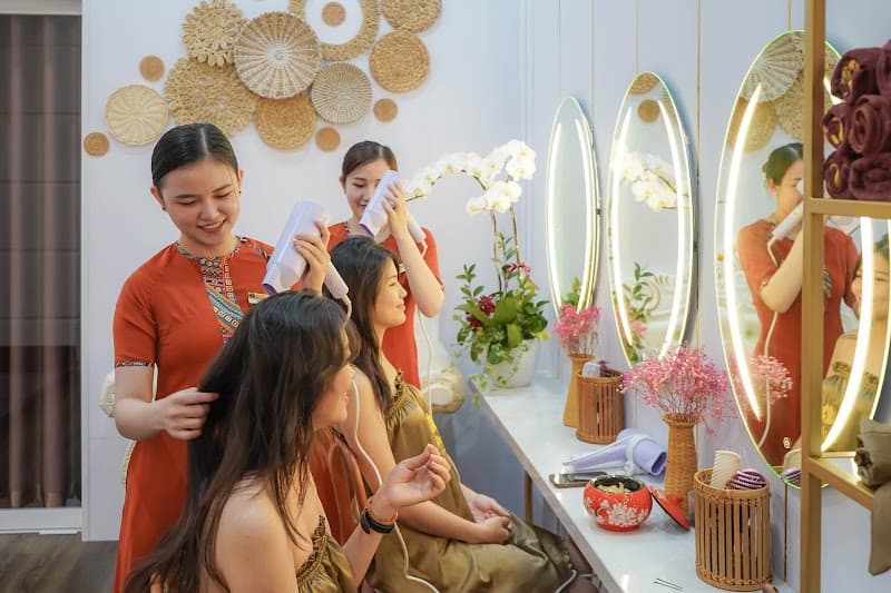 Massage Trị Liệu Đông Y Dưỡng Sinh - Uyên Spa Luxury Biên Hòa photo