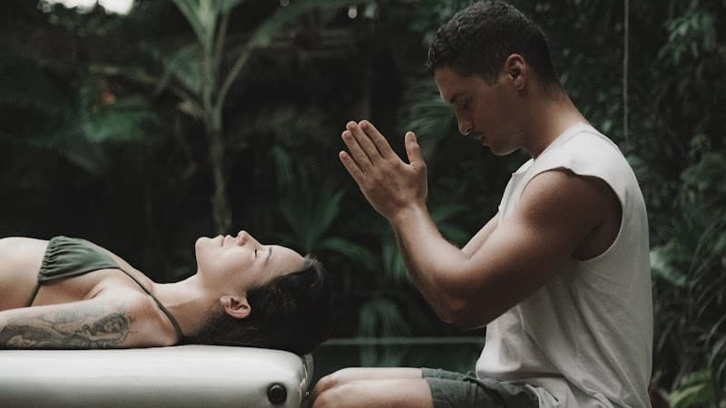 Massagem & Quiropraxia em Trancoso / Matheus Prado photo