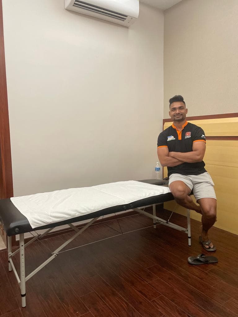MasseurThe sports Massage clinic Mumbai photo