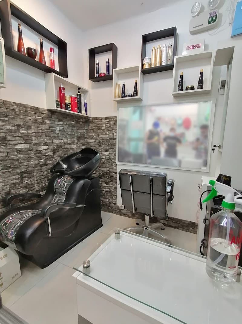 MEGA expertos en color y tratamientos de belleza. Lima photo